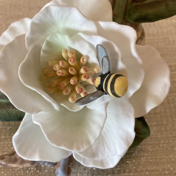 Lefton Royal Dover Camilla Flower with Bee Bone China. - Picture 3 of 8